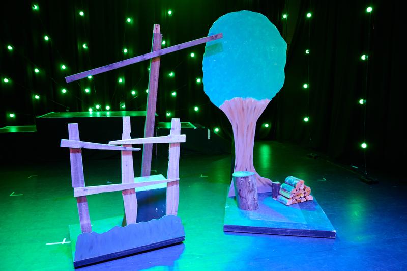 A cross for the Scarecrow and a tree with woodcuttings for the Tin Man